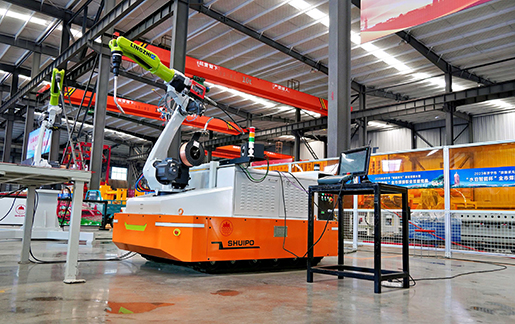 移動(dòng)焊接機(jī)器人